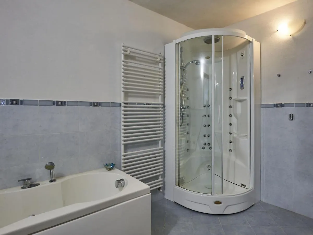 Holiday Home Casa Grandola-Green Garden By Interhome Naggio  0*, Naggio (Lombardy) Italien